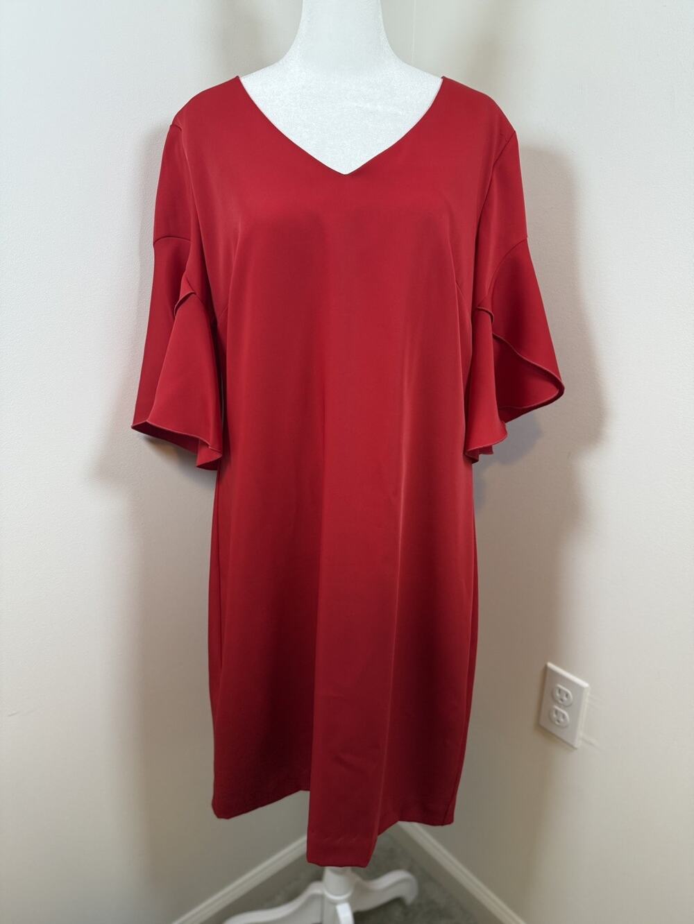Trina Turk Dress Women's 12 Red Knee Length Sheath V-Neck Bell Sleeve Valentine